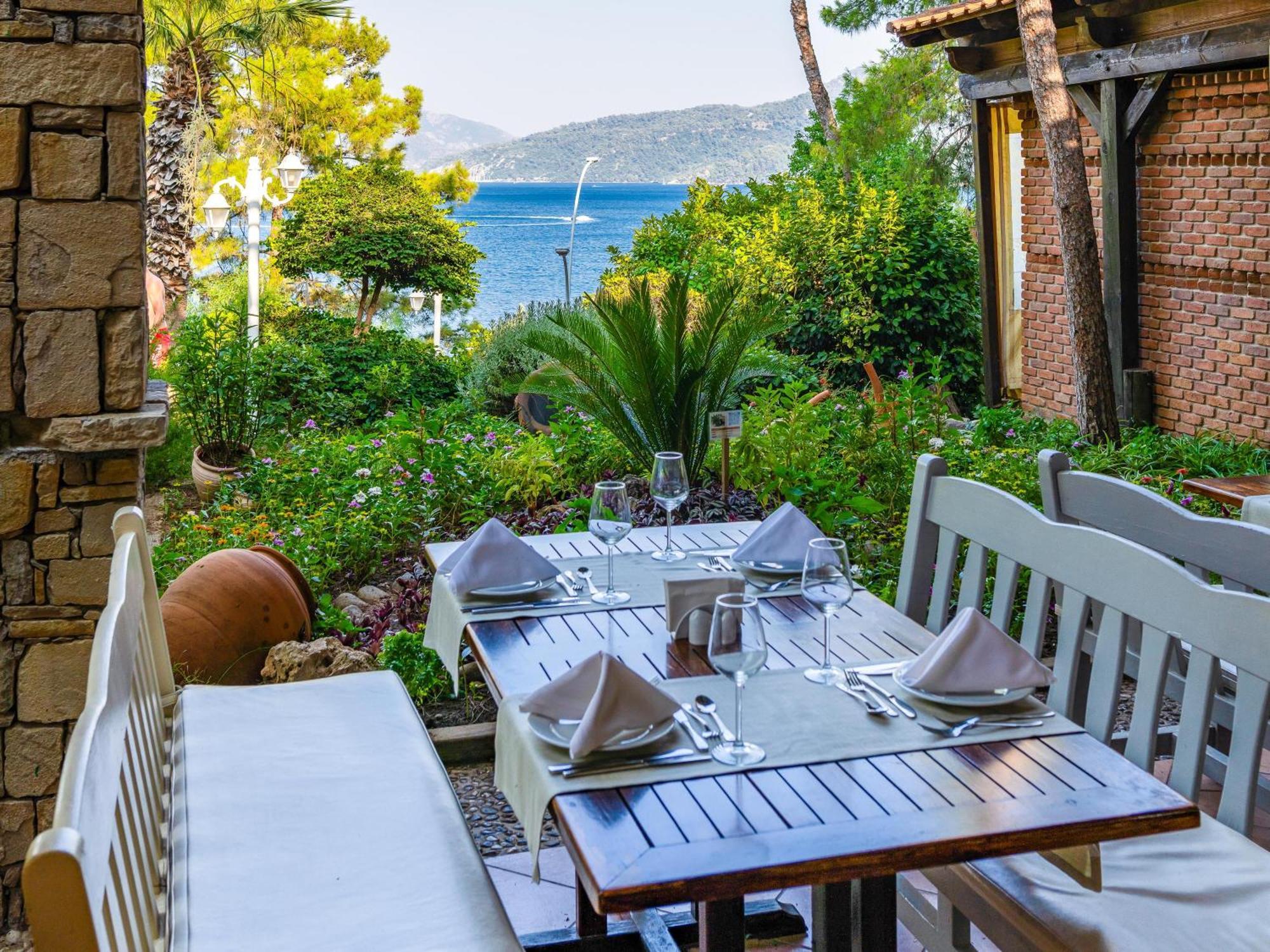 Labranda Mares Marmaris Hotel Bagian luar foto A restaurant in Bodrum