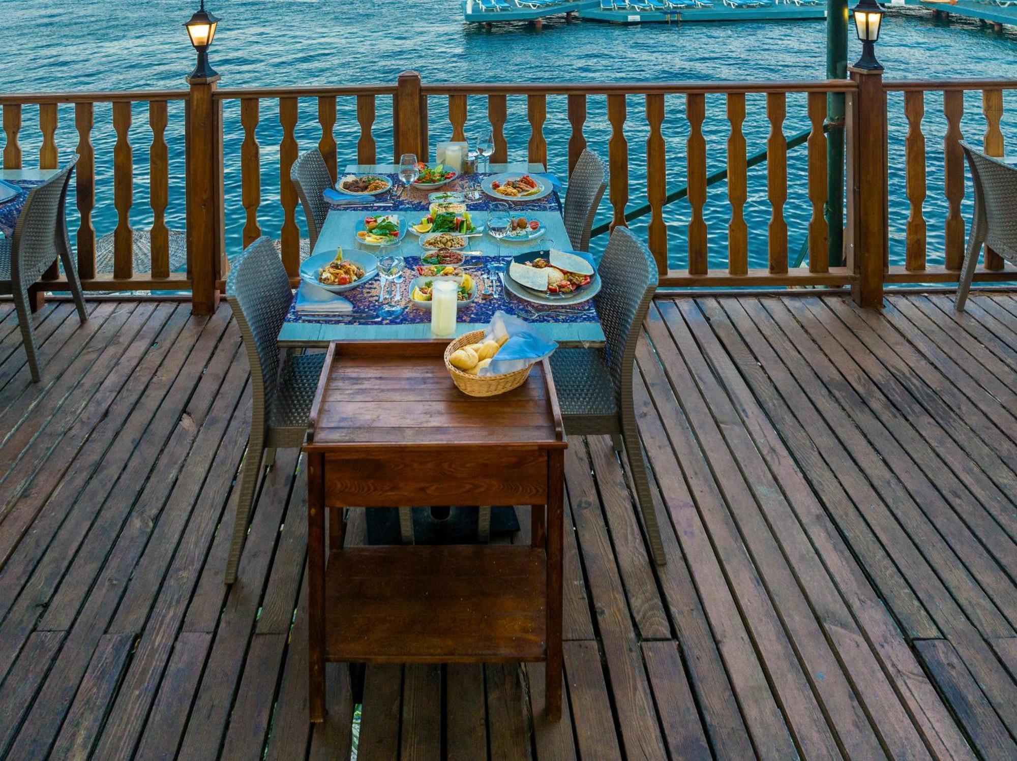 Labranda Mares Marmaris Hotel Bagian luar foto The Deck