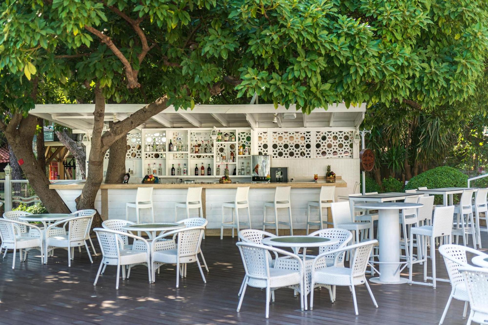 Labranda Mares Marmaris Hotel Bagian luar foto The bar at the Athens Conservatory