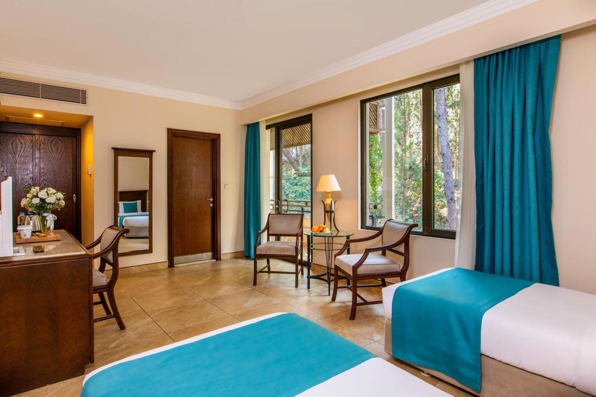 Labranda Mares Marmaris Hotel Bagian luar foto A room at the hotel
