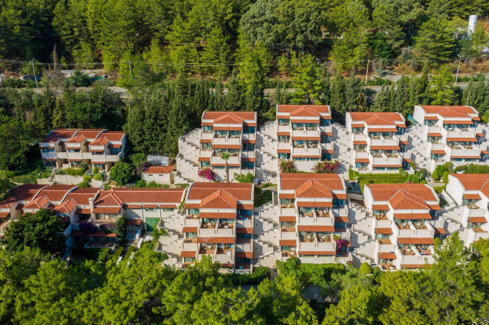 Labranda Mares Marmaris Hotel Bagian luar foto Residential complex in the village